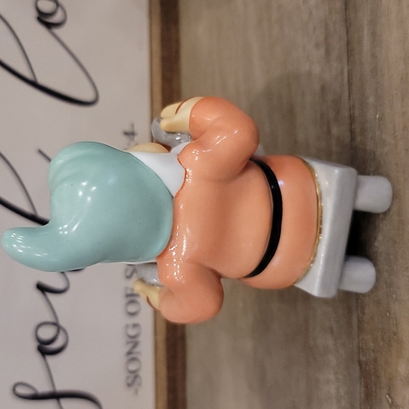 Bashful Bradford Exchange porcelain figurine. - Picture 3 of 5